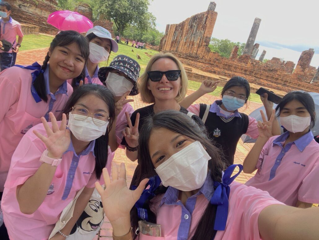 Alexandra (center) networking with Thai students